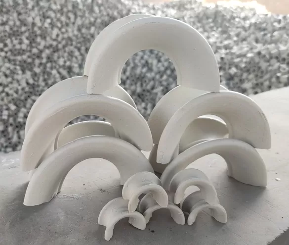 陶瓷矩鞍环填料 ceramic saddle ring packing (3).png